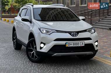 Внедорожник / Кроссовер Toyota RAV4 2016 в 