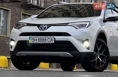 Внедорожник / Кроссовер Toyota RAV4 2016 в 