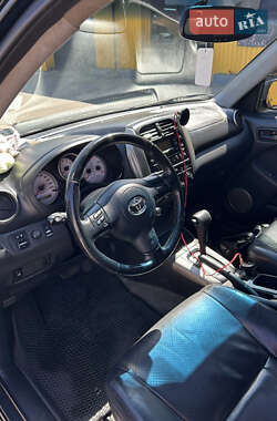 Позашляховик / Кросовер Toyota RAV4 2006 в 