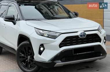 Внедорожник / Кроссовер Toyota RAV4 2024 в 