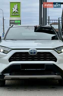 Внедорожник / Кроссовер Toyota RAV4 2024 в 