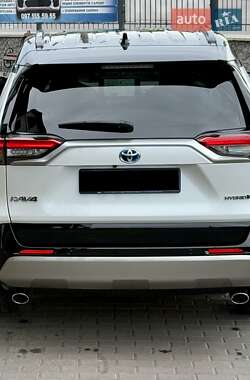 Внедорожник / Кроссовер Toyota RAV4 2024 в 
