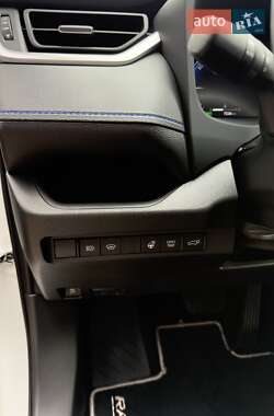 Внедорожник / Кроссовер Toyota RAV4 2024 в 