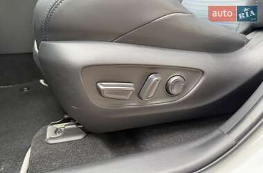 Внедорожник / Кроссовер Toyota RAV4 2024 в 