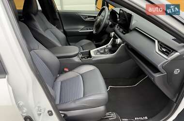 Внедорожник / Кроссовер Toyota RAV4 2024 в 