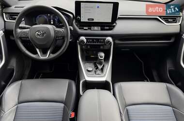 Внедорожник / Кроссовер Toyota RAV4 2024 в 