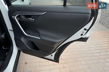 Внедорожник / Кроссовер Toyota RAV4 2024 в 