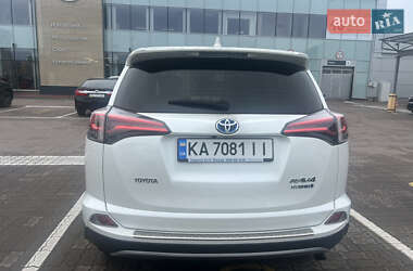 Позашляховик / Кросовер Toyota RAV4 2017 в 