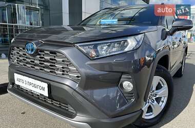 Внедорожник / Кроссовер Toyota RAV4 2021 в Киеве