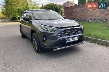 Позашляховик / Кросовер Toyota RAV4 2023 в 