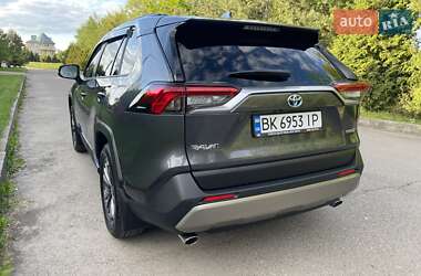 Позашляховик / Кросовер Toyota RAV4 2023 в 