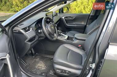 Позашляховик / Кросовер Toyota RAV4 2023 в 