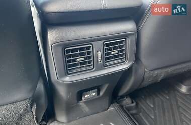 Позашляховик / Кросовер Toyota RAV4 2023 в 