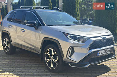 Позашляховик / Кросовер Toyota RAV4 2020 в 