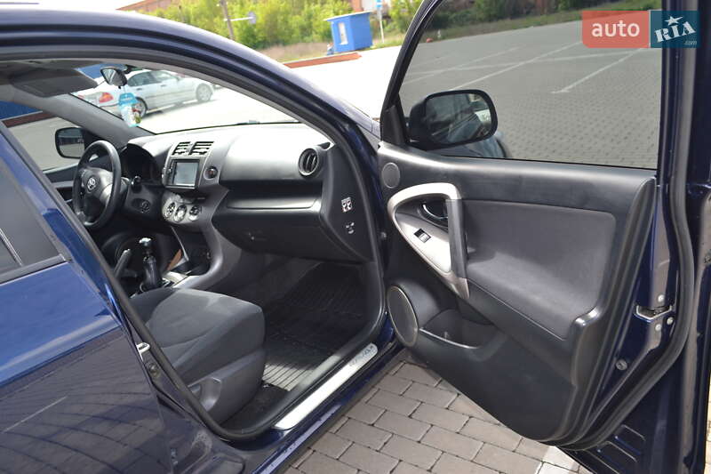 Позашляховик / Кросовер Toyota RAV4 2007 в Ромнах