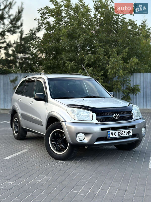 Внедорожник / Кроссовер Toyota RAV4 2004 в 