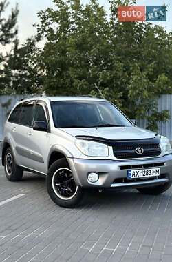 Внедорожник / Кроссовер Toyota RAV4 2004 в 