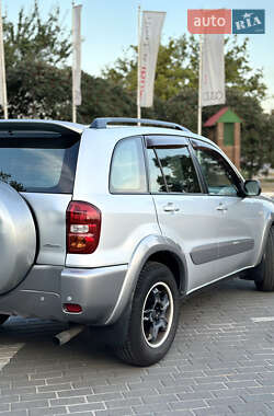 Внедорожник / Кроссовер Toyota RAV4 2004 в 