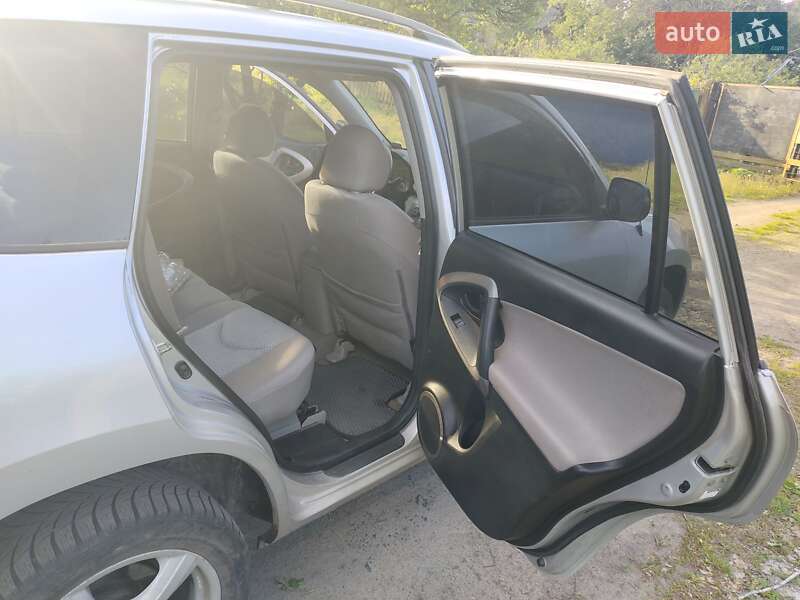 Позашляховик / Кросовер Toyota RAV4 2007 в Пирятині