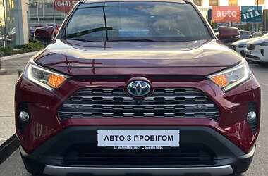 Позашляховик / Кросовер Toyota RAV4 2019 в 