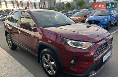 Позашляховик / Кросовер Toyota RAV4 2019 в 