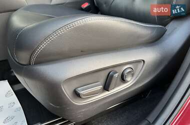 Позашляховик / Кросовер Toyota RAV4 2019 в 