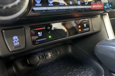Позашляховик / Кросовер Toyota RAV4 2019 в 