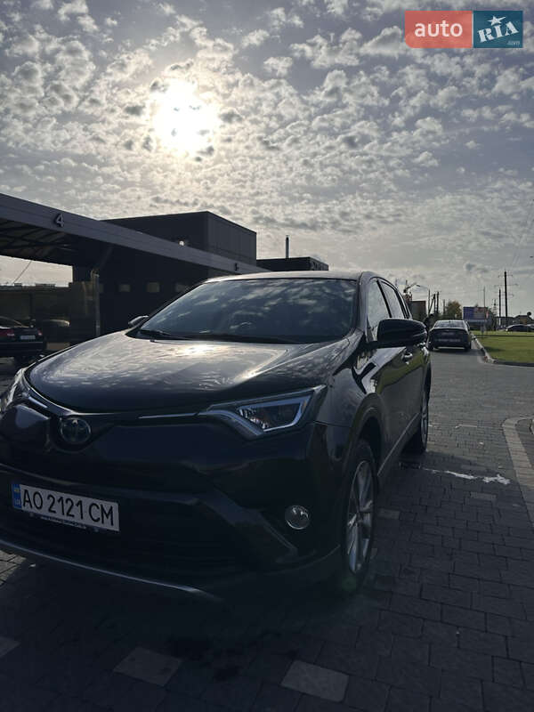 Позашляховик / Кросовер Toyota RAV4 2018 в Ужгороді