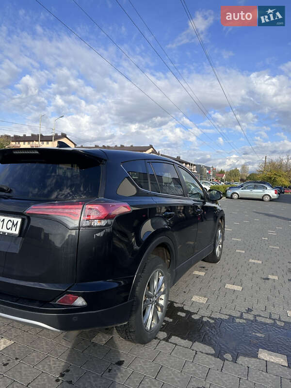 Позашляховик / Кросовер Toyota RAV4 2018 в Ужгороді