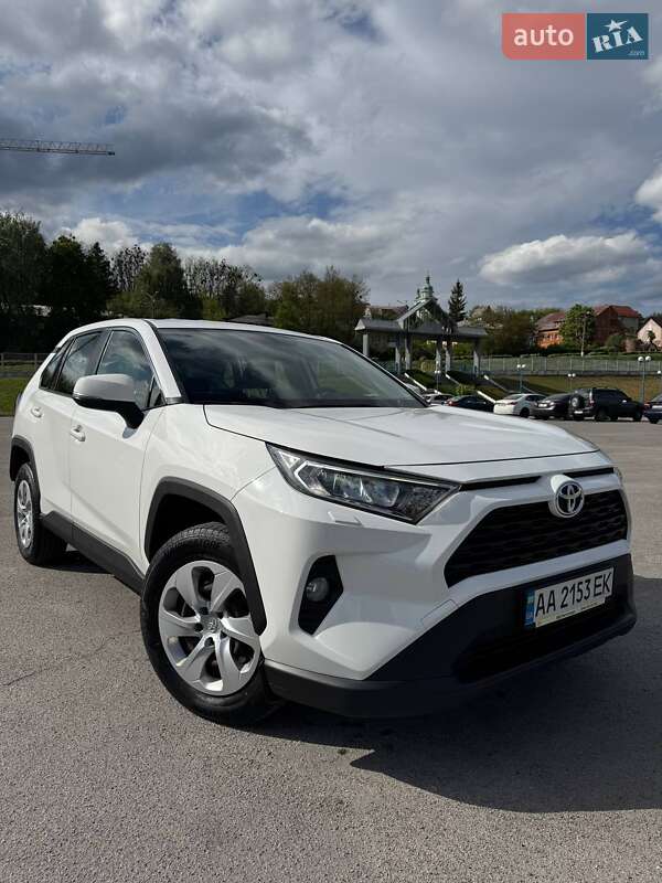 Позашляховик / Кросовер Toyota RAV4 2019 в Києві