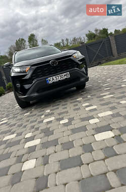 Позашляховик / Кросовер Toyota RAV4 2019 в 