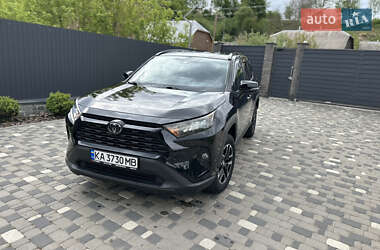 Позашляховик / Кросовер Toyota RAV4 2019 в 
