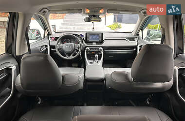 Позашляховик / Кросовер Toyota RAV4 2019 в 