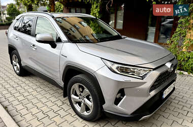 Позашляховик / Кросовер Toyota RAV4 2021 в 