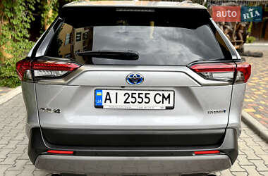 Позашляховик / Кросовер Toyota RAV4 2021 в 