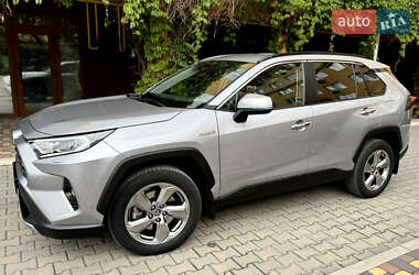 Позашляховик / Кросовер Toyota RAV4 2021 в 