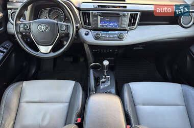 Позашляховик / Кросовер Toyota RAV4 2015 в 