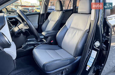 Позашляховик / Кросовер Toyota RAV4 2015 в 