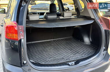 Позашляховик / Кросовер Toyota RAV4 2015 в 