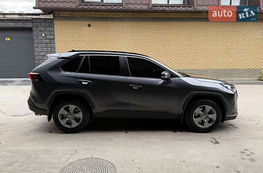 Внедорожник / Кроссовер Toyota RAV4 2023 в 