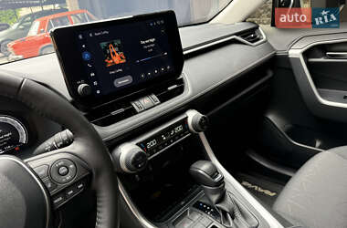 Внедорожник / Кроссовер Toyota RAV4 2023 в 