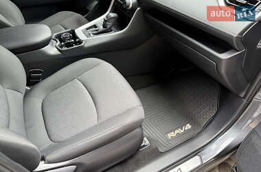 Внедорожник / Кроссовер Toyota RAV4 2023 в 