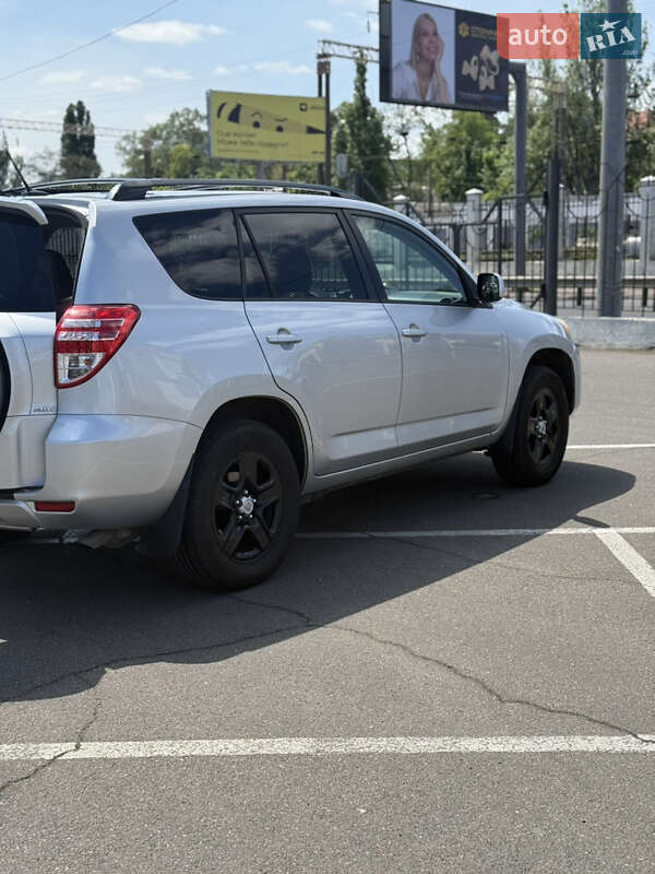 Внедорожник / Кроссовер Toyota RAV4 2011 в 