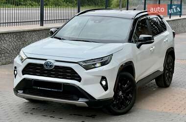 Позашляховик / Кросовер Toyota RAV4 2023 в 
