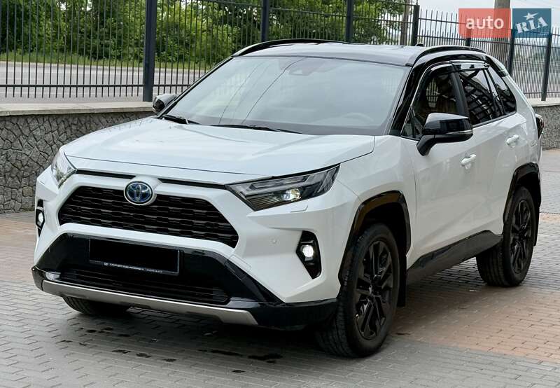 Внедорожник / Кроссовер Toyota RAV4 2023 в Белой Церкви