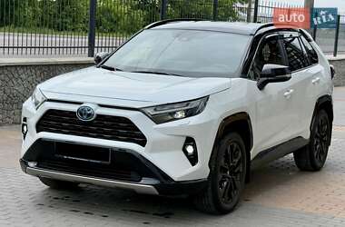 Позашляховик / Кросовер Toyota RAV4 2023 в 