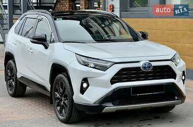 Позашляховик / Кросовер Toyota RAV4 2023 в 
