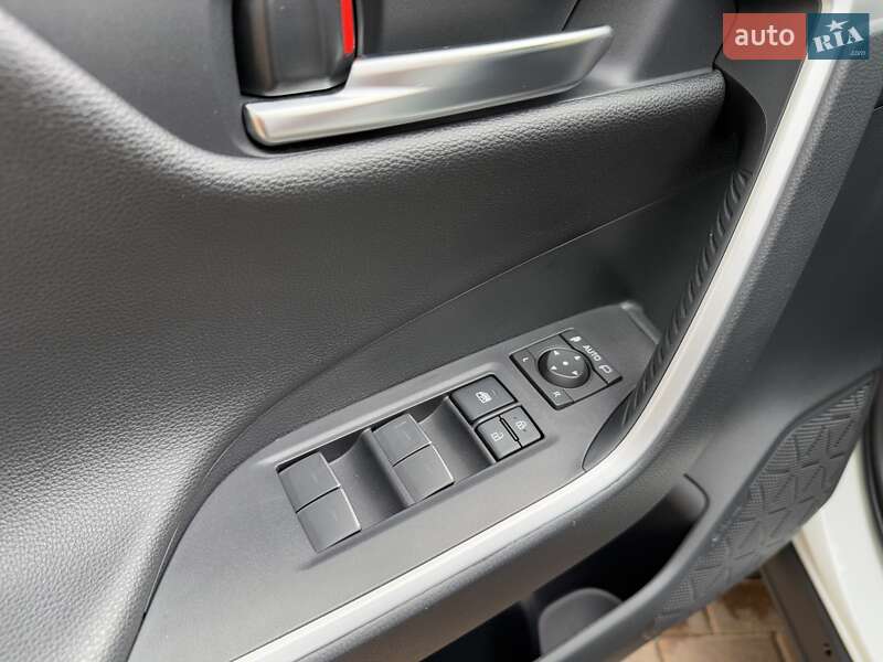 Внедорожник / Кроссовер Toyota RAV4 2023 в Белой Церкви