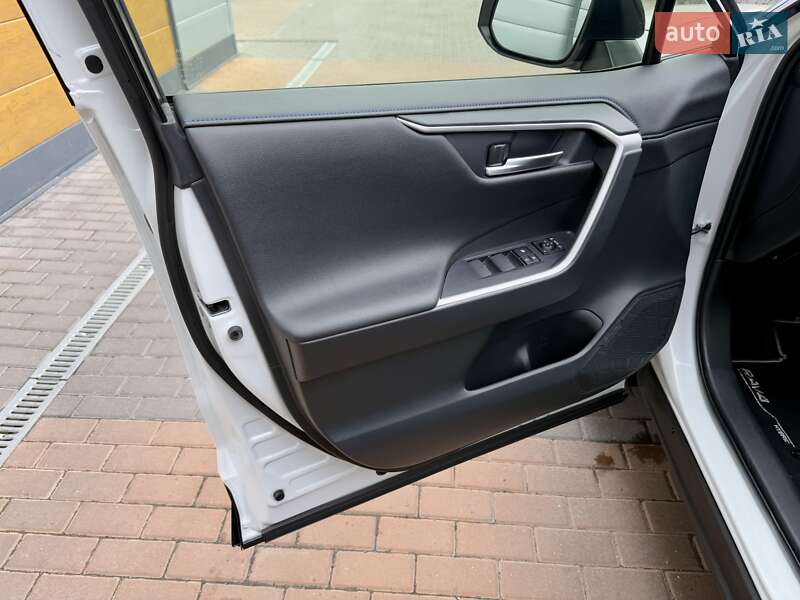 Внедорожник / Кроссовер Toyota RAV4 2023 в Белой Церкви