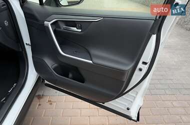 Позашляховик / Кросовер Toyota RAV4 2023 в 